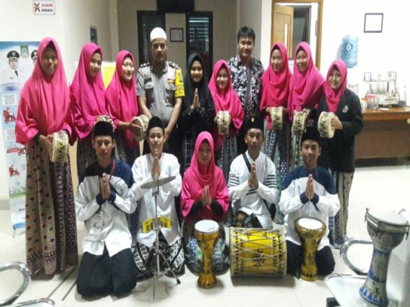 IMG-bhabinkamtibmas-kelurahan-neglasari-sambangi-para-santri-garasi