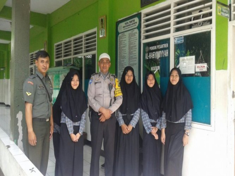 IMG-binmas-kelurahan-karangsari-polsek-neglasari-kunjungi-pondok-pesantren-al-hasyimiyyah