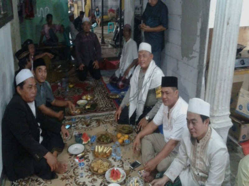 IMG-bhabinkamtibmas-polsek-jatiuwung-aiptu-suwarto-melakukan-tahlil-bersama-lurah-uwung-jaya