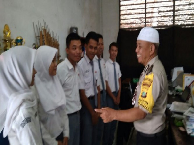 IMG-berikan-pelajaran-tertib-berlalu-lintas-aiptu-gunawan-sambangi-smk-bina-mandiri