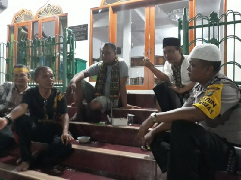 IMG-sambang-warga-jl-jambu-raya-bripka-haris-ingatkan-warga-tentang-penyakit-masyarakat