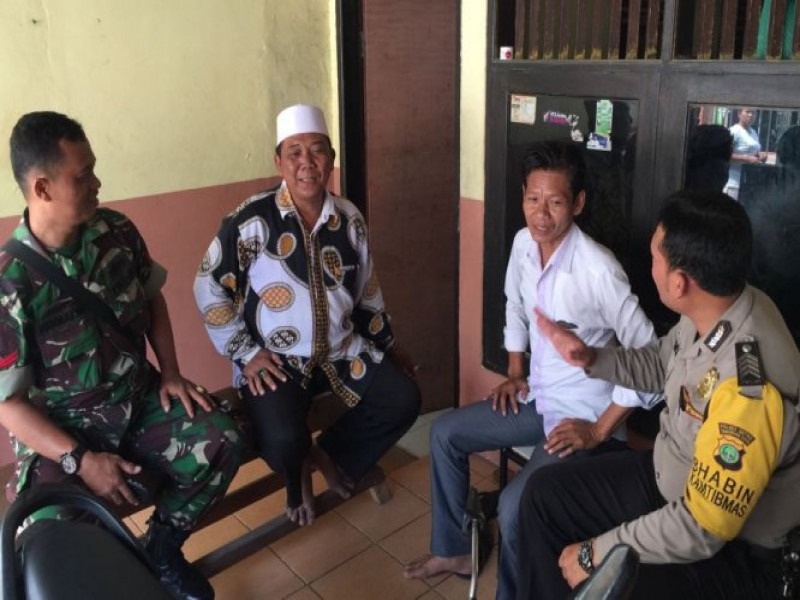 IMG-bhabinkamtibmas-kelurahan-jurumudi-baru-beserta-babinsa-sambangi-tokoh-agama-dan-masyarakat-kampung-rawa-bamban