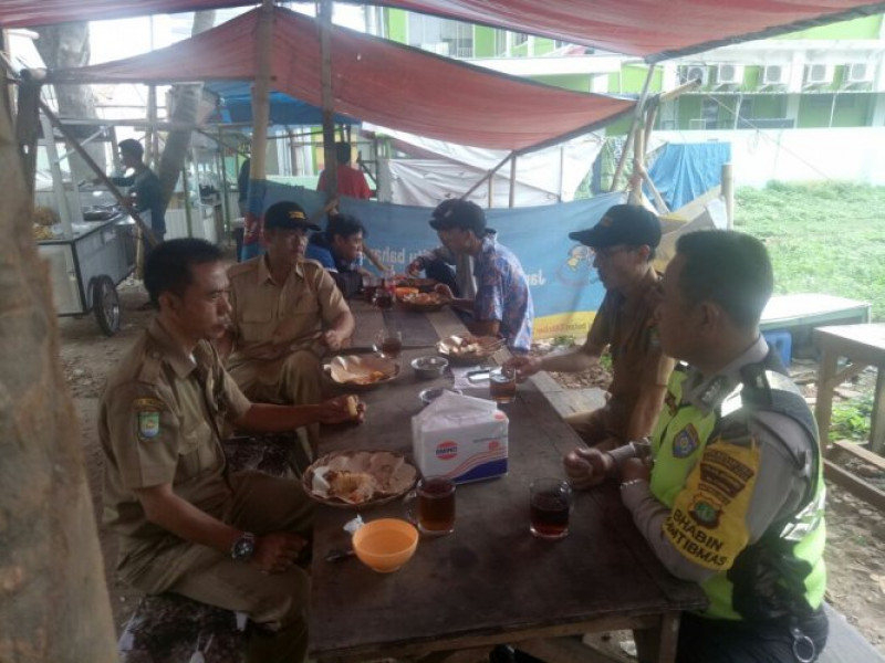 IMG-brigadir-encep-ngariung-bareng-staf-dan-lurah-jatiuwung-bahas-masalah-kamtibmas-lingkungan