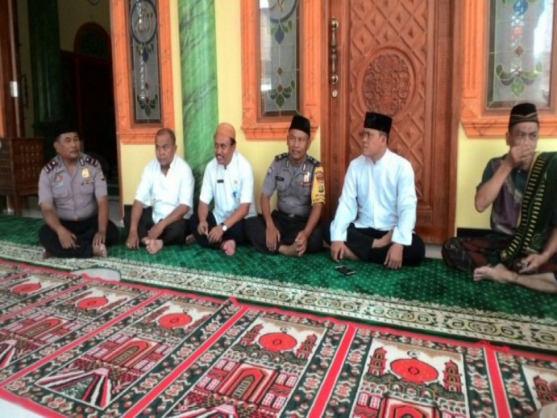 IMG-cinta-masjid-dengan-safari-jumat-binmas-kedaung-wetan-tangkal-paham-radikalisme