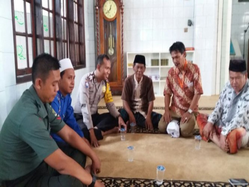 IMG-binmas-kelurahan-mekarsari-tangkal-radikalisme-dengan-beribadah-dan-himbau-kamtibmas-warga