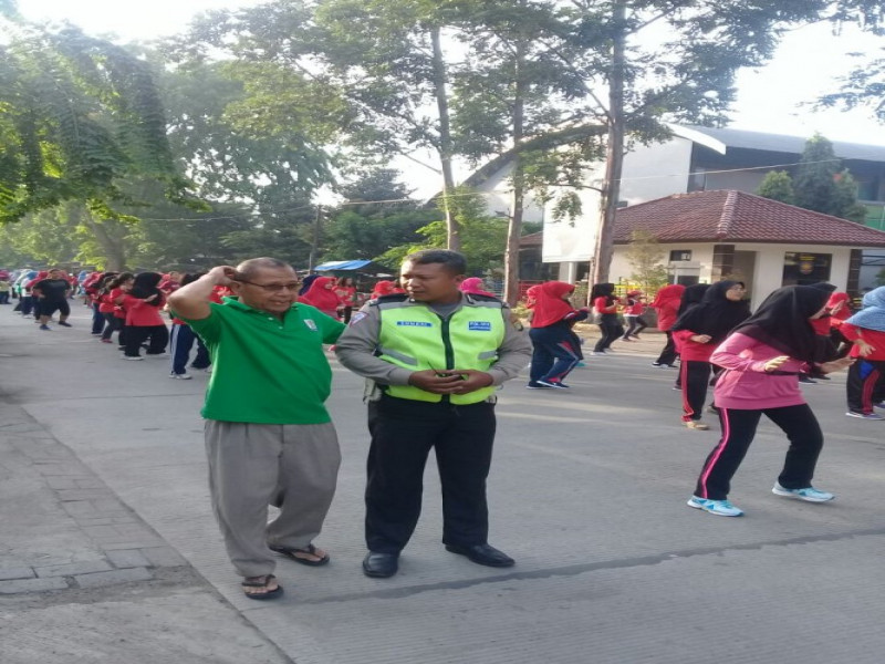 IMG-unit-lantas-polsek-jatiuwung-amankan-giat-car-free-day-di-jl-prambanan-cibodas