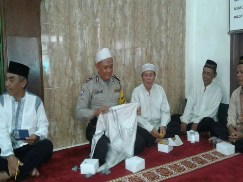 IMG-binmas-aiptu-suwarto-hadiri-perayaan-tahun-baru-islam-dan-santunan-anak-yatim-di-masjid-an-nasrh