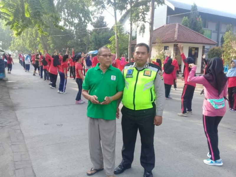 IMG-lantas-polsek-jatiuwung-lakukan-pengamanan-giat-car-free-day-di-jl-prambanan