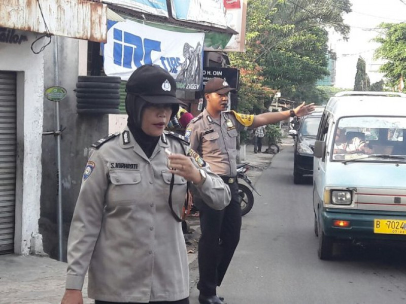 IMG-kapolsek-neglasari-beserta-25-anggotanya-berikan-pelayanan-kepada-masyarakat-di-pagi-hari