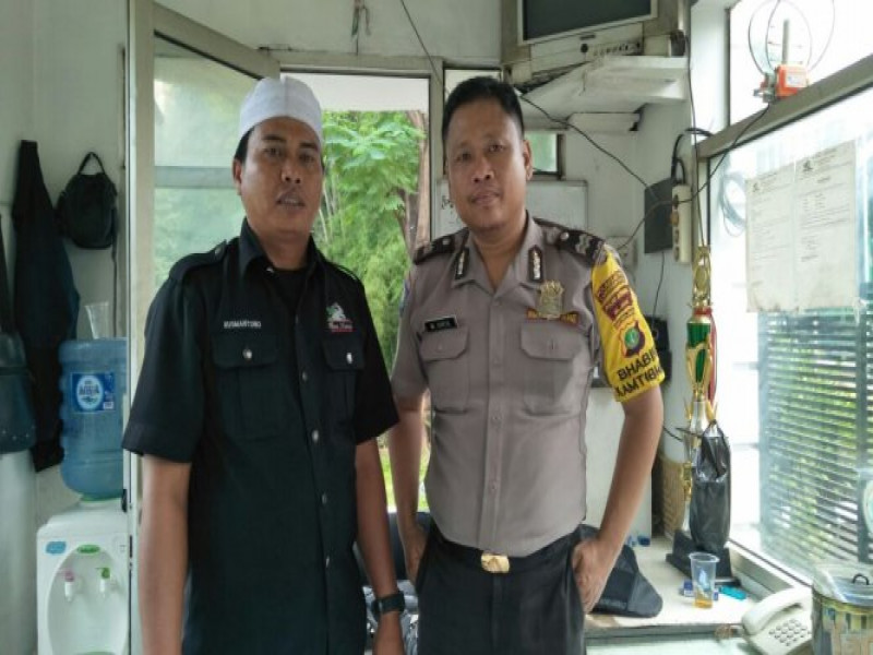 IMG-sambang-di-pos-ronda-rt03-binmas-aiptu-m-idris-himbau-tokoh-pemuda-jatake-tingkatkan-giat-siskamling