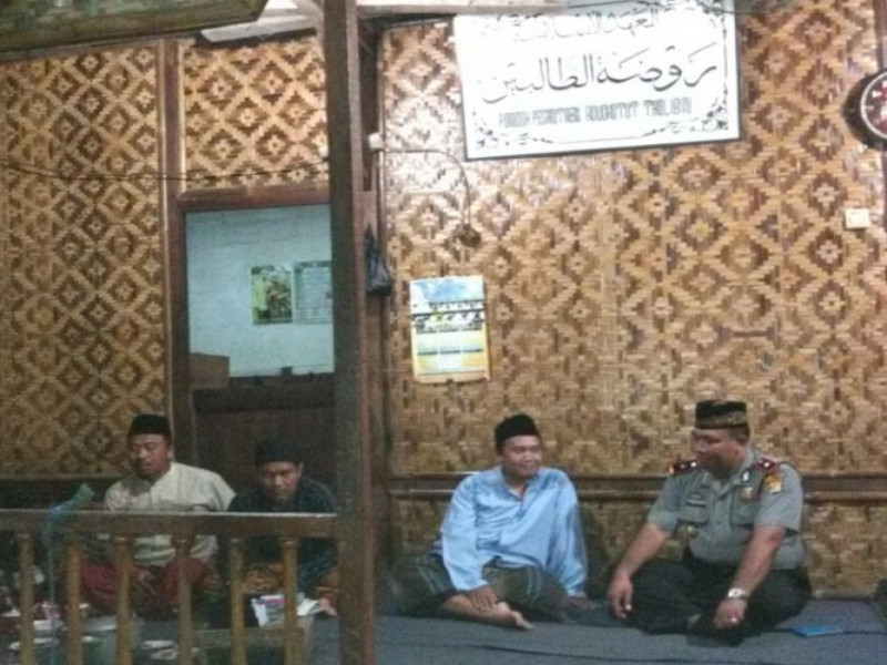 IMG-laksanakan-polsantren-kapolsek-neglasari-himbau-tokoh-agama-bahwa-ulama-dan-umaro-harus-bersatu