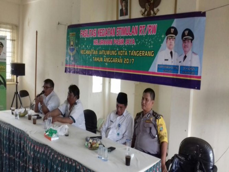 IMG-binmas-aiptu-nurohmat-bersama-unsur-3-pilar-hadiri-pembagian-stimulan-rt-rw-di-aula-kelurahan-pasir-jaya