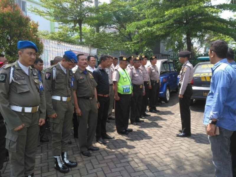 IMG-kapolsubsektor-palem-semi-dan-polsek-jatiuwung-dampingi-satpol-pp-lakukan-pengukuran-ulang-tanah-fasos-fasum