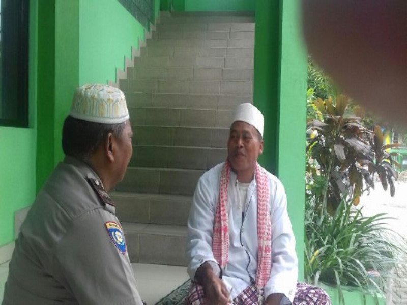 IMG-laksanakan-program-polsantren-binmas-aiptu-pardono-sambangi-ketua-dkm-masjid-nurul-janah