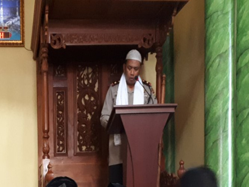 IMG-cinta-masjid-kapolsek-neglasari-berperan-sebagai-khatib-dan-imam-dalam-shalat-jumat