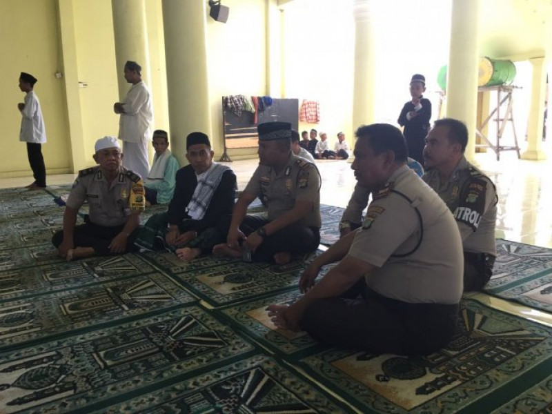 IMG-silaturrahmi-kapolsek-teluknaga-dengan-tokoh-agama-dimasjid-almarwah-kec-teluknaga