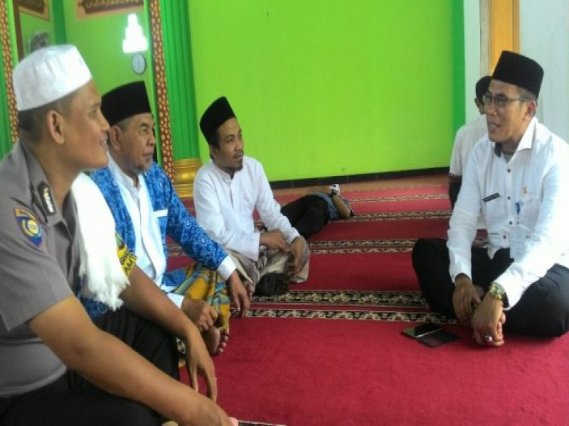 IMG-bhabinkamtibmas-dan-lurah-pasir-jaya-sholat-dzuhur-berjamaah-di-masjid-at-taqwa