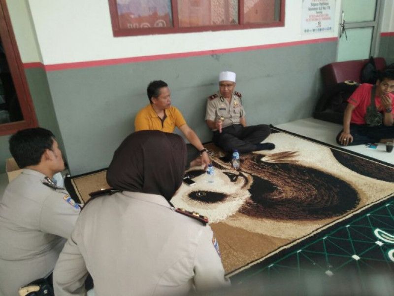 IMG-kapolsek-benda-silaturahmi-berkunjung-kerumah-ketua-dpc-partai-pdi-p-kecamatan-benda