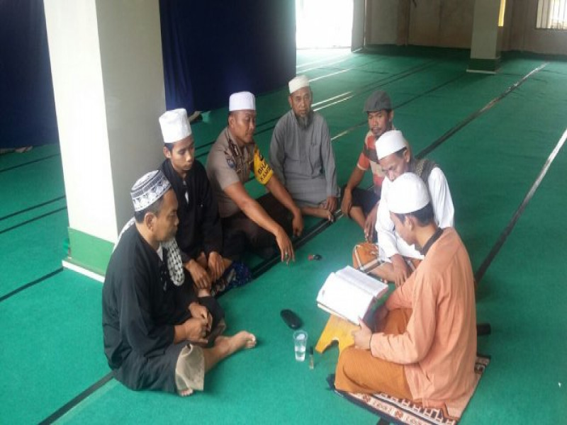 IMG-laksanakan-program-polsantren-aiptu-suryadi-sambangi-ponpes-futuhiyah-cibodas