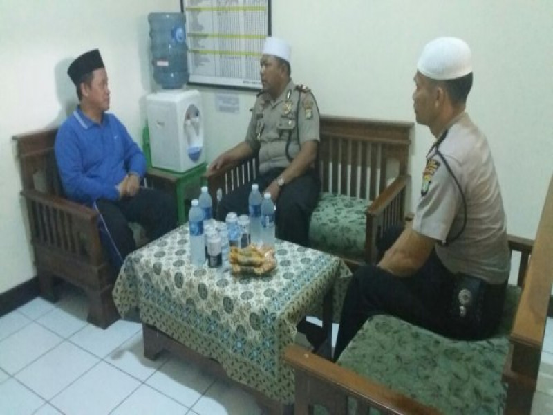 IMG-kapolsek-jatiuwung-melakukan-kunjungan-silaturahmi-ke-ketua-mui-kecamatan-jatiuwung