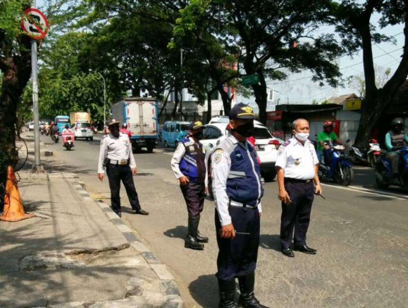 IMG-antisipasi-macet-di-aksi-penolakan-ruu-cipta-kerja-dishub-siagakan-petugas