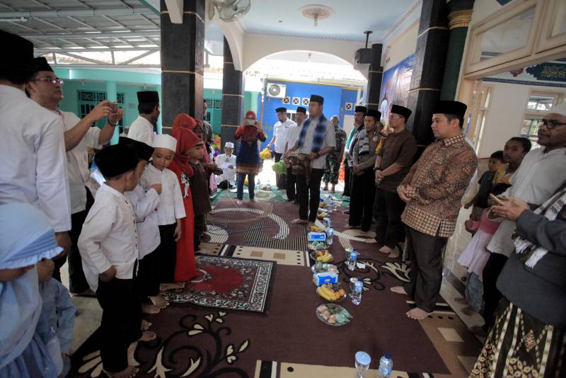 IMG-walikota-ayo-sholat-berjamaah-di-masjid