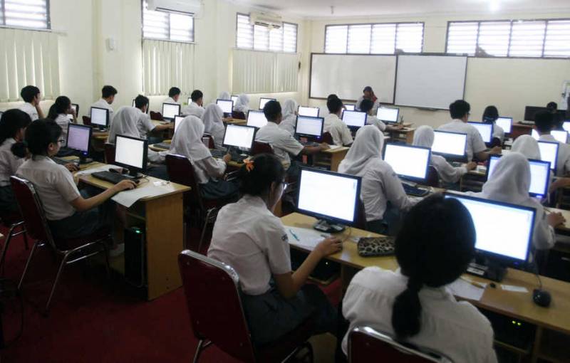 IMG-1-813-siswa-ikuti-ujian-nasional-berbasis-komputer