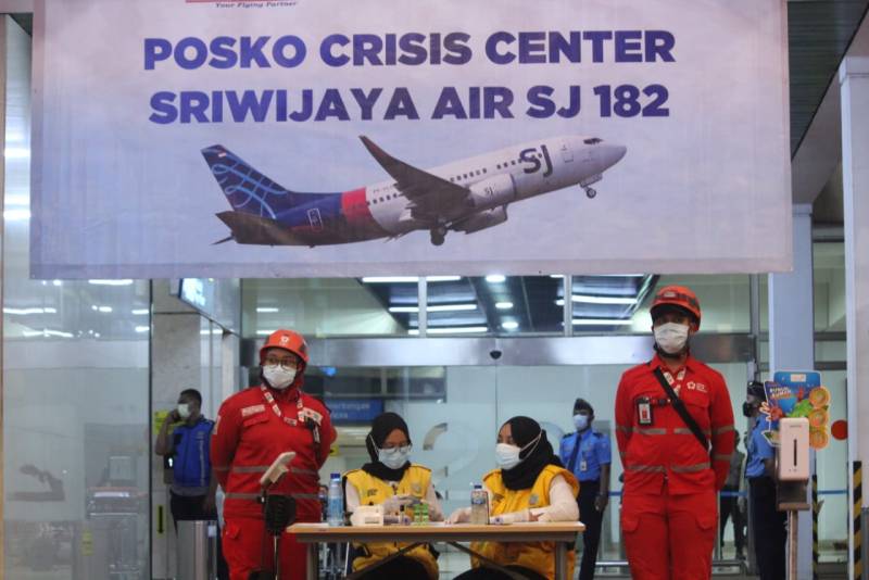 IMG-pmi-kota-tangerang-bantu-posko-crisis-center-sj-182