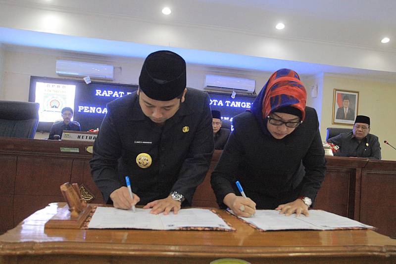 IMG-dprd-tetapkan-dua-raperda-usulan-pemkot-tangerang-menjadi-perda