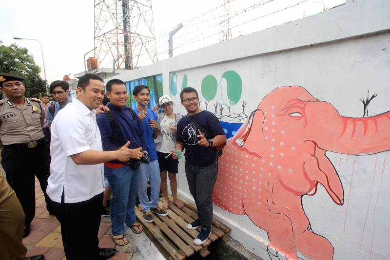 IMG-menunggu-buka-puasa-remaja-karawaci-bikin-mural