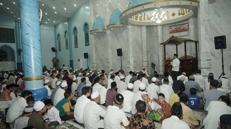 IMG-antusias-warga-pada-taraweh-pertama-di-bulan-ramadhan