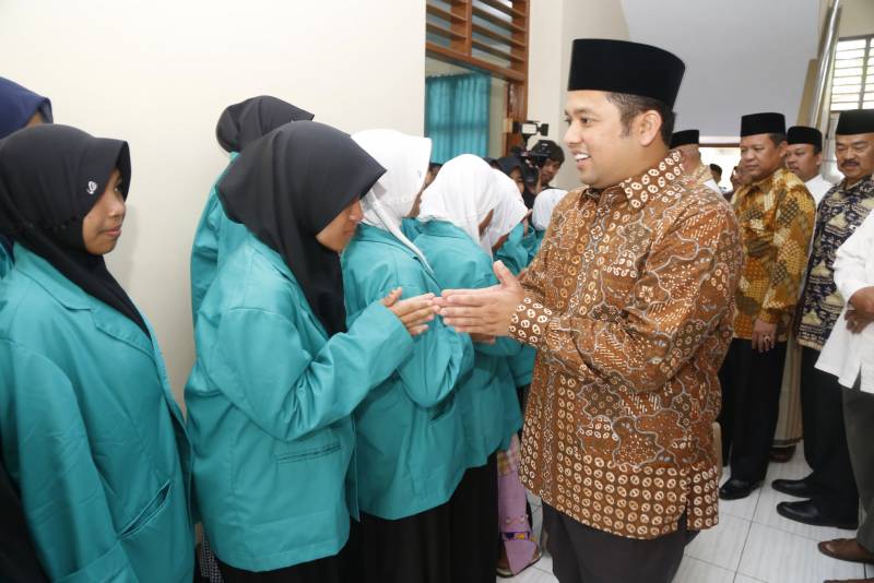 IMG-pesantren-diharapkan-cetak-generasi-penerus-qurani-cerdas-dan-berakhlak-mulia