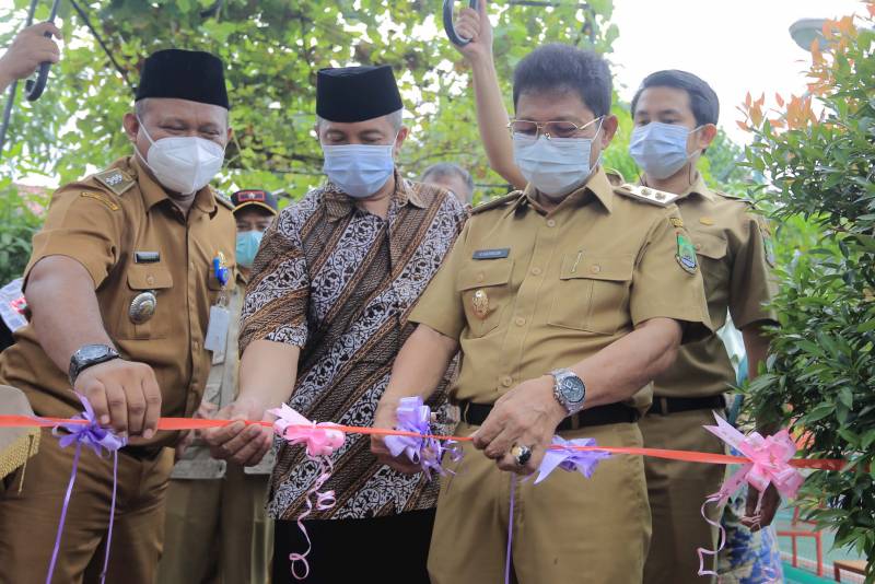 IMG-budayakan-semangat-membaca-sachrudin-meresmikan-little-free-library-di-kampung-anggrek-pinang