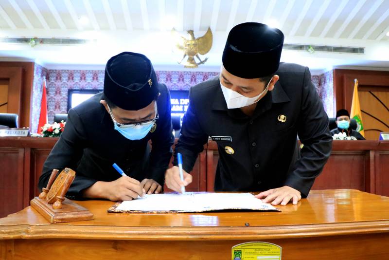 IMG-jelang-idul-fitri-raperda-perubahan-rpjmd-resmi-ditetapkan-jadi-perda