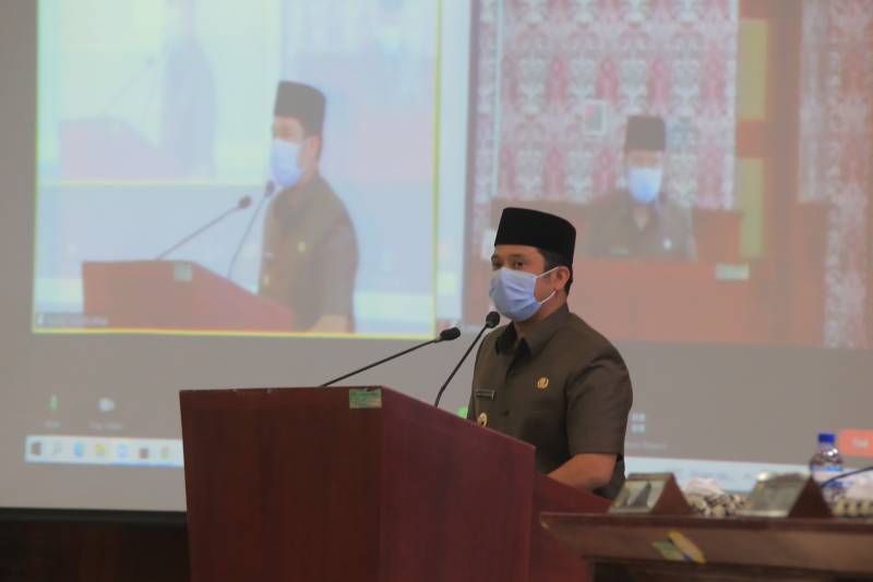 IMG-wali-kota-tangerang-sampaikan-penjelasan-dua-raperda-pada-sidang-paripurna