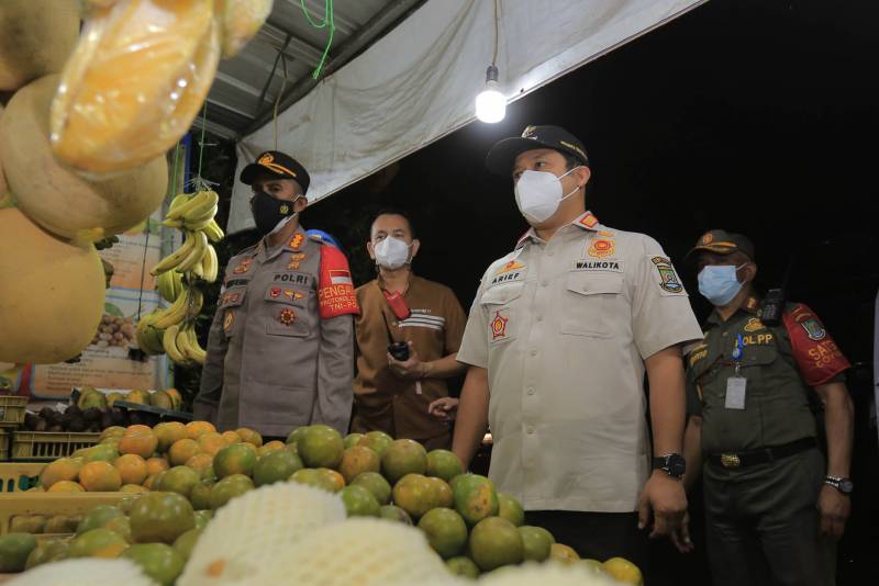 IMG-hari-ketiga-pemkot-bersama-jajaran-kepolisian-lakukan-penertiban-pelanggar-ppkm-darurat