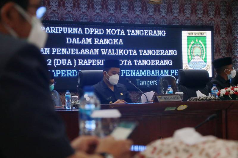 IMG-paripurna-wali-kota-sampaikan-penjelasan-tentang-2-raperda-kota-tangerang