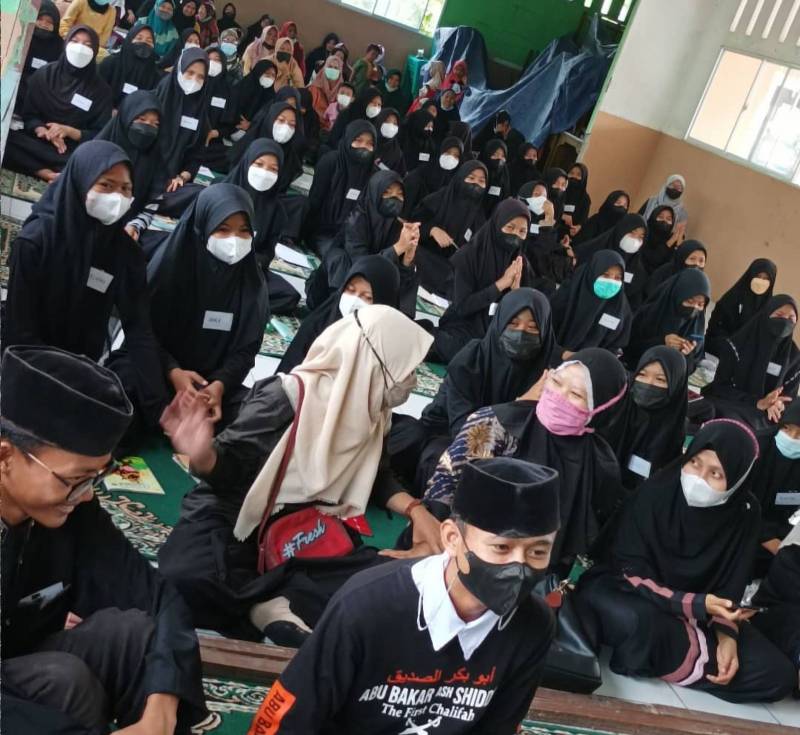 IMG-pendidikan-mental-dan-karakter-anak-di-lingkungan-pesantren