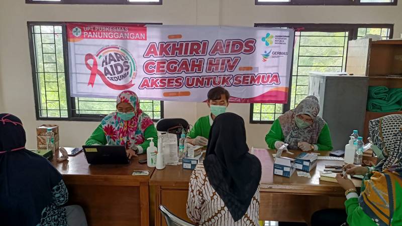 IMG-hari-aids-sedunia-149-warga-hingga-pegawai-kelurahan-cipete-di-skrining