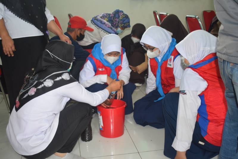 IMG-pt-jasamarga-kunciran-cengkareng-berikan-bantuan-eco-enzim