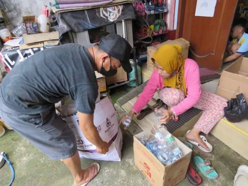 IMG-olah-bank-sampah-weekend-produktifnya-kampung-gemas-implan