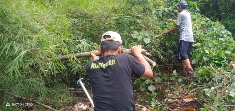 IMG-antisipasi-banjir-warga-bersih-bersih-sungai-cicayur