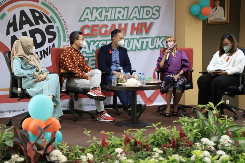 IMG-puncak-hari-aids-sedunia-dinkes-gelar-round-table-disscussion