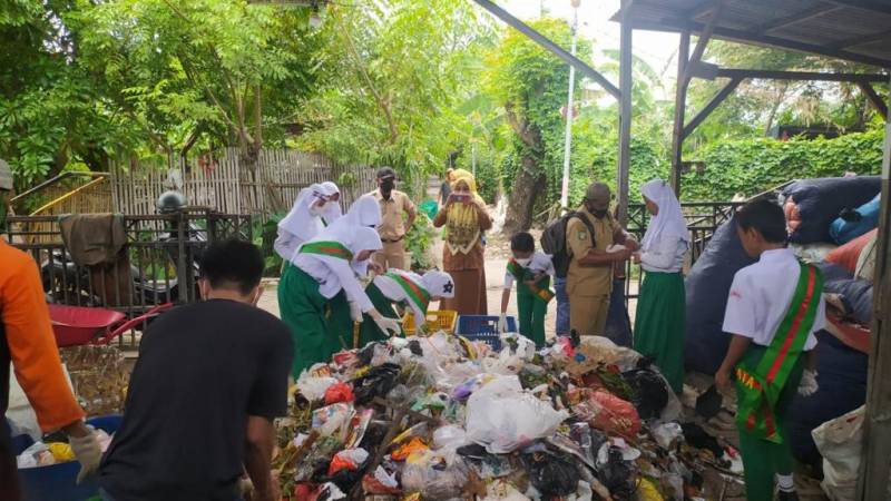 IMG-kunjungi-tps-3r-bijak-kelola-sampah-sejak-dini