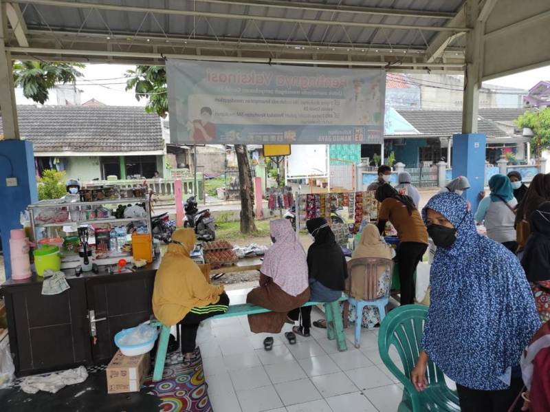 Pasar Lingkungan Nambo Jaya Ramai Dikunjungi Pembeli