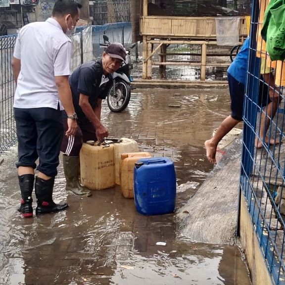 IMG-petugas-hingga-posko-banjir-disiagakan-di-kecamatan-periuk