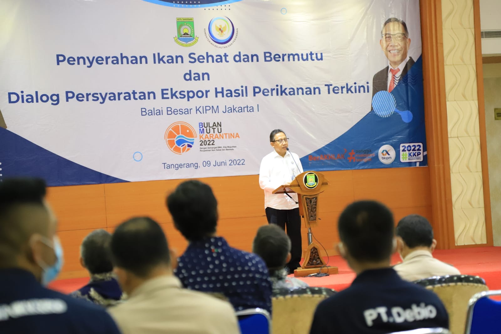 IMG-peningkatan-gizi-keluarga-bkipm-jakarta-i-bagikan-1-5-ton-ikan-sehat