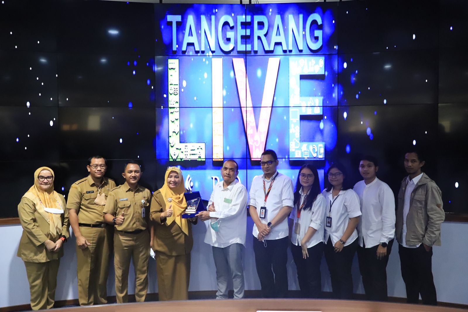 IMG-bangun-situation-room-kemenko-pmk-studi-banding-ke-tangerang-live-room