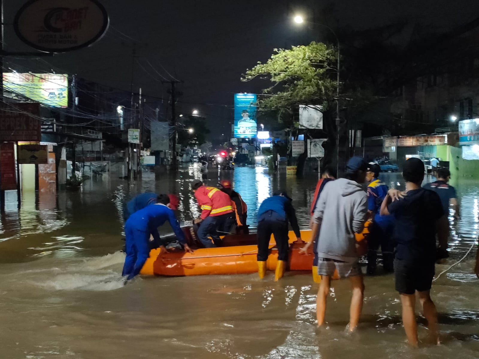 IMG-kota-tangerang-diguyur-hujan-lebat-bpbd-tangani-19-titik-banjir