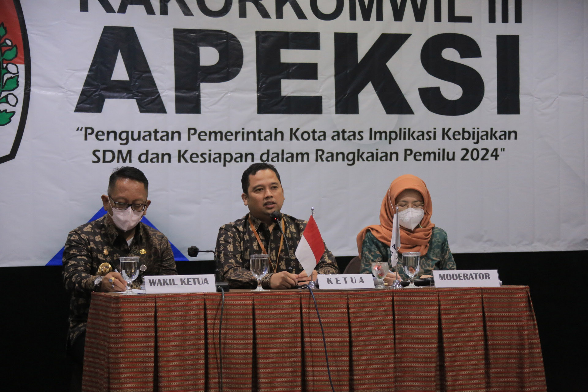 IMG-arief-pimpin-sidang-pleno-rapat-kerja-komwil-iii-apeksi